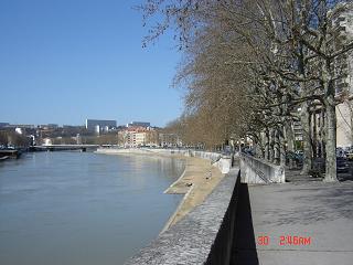 La Sa&ocirc;ne au pied du 2 quai Joseph Gillet